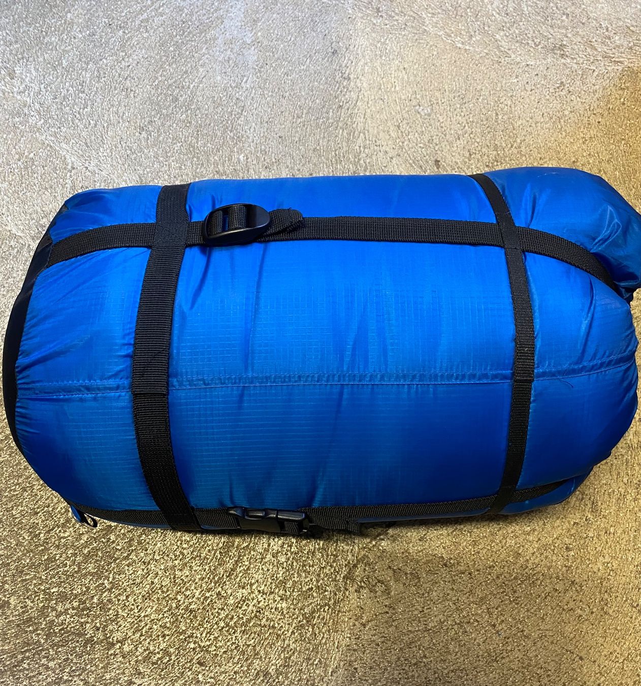 Schlafsäcke: Sac de couchage Halti Ultra 25M – Neu und originalverpackt aus Orbe von D-stockFactory-Orbe
