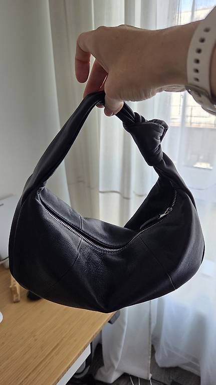 Taschen für Damen: Massimo Dutti  Schwarze Handtasche – Gebraucht aus Bülach von kad_gy6f 3