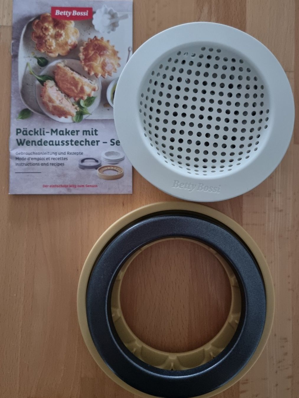 Betty Bossi Teglie da forno: Betty Bossi Päckli Maker mit Büchlein – Nuovo (secondo la descrizione) da Ebikon venduto da Dubi1 2
