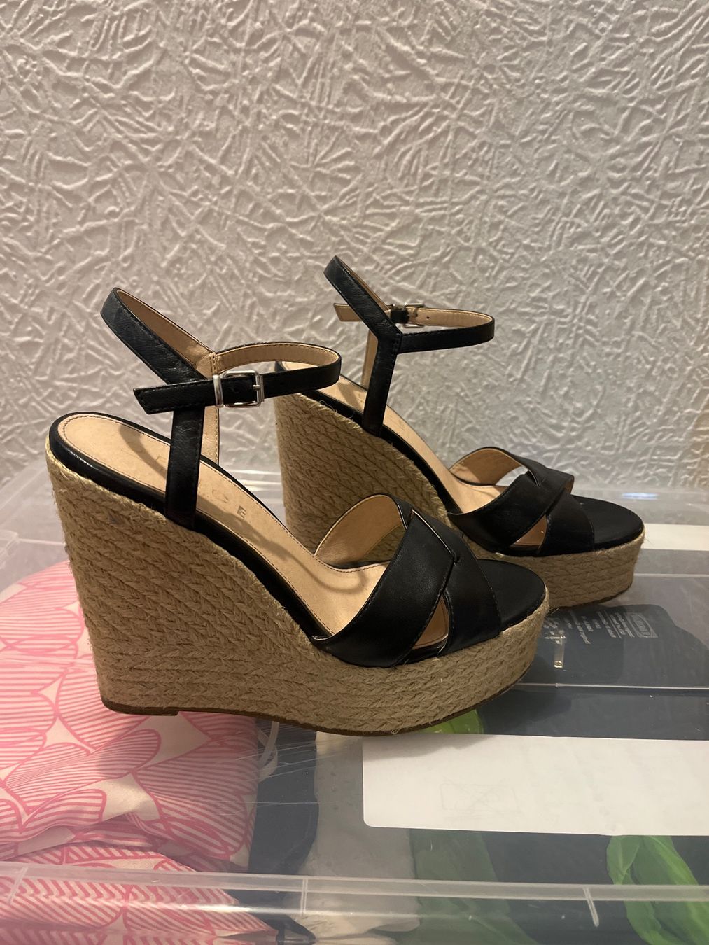 Scarpe da donna: Tolle Wedge Sandalen – Usato da Uster venduto da Kalici1
