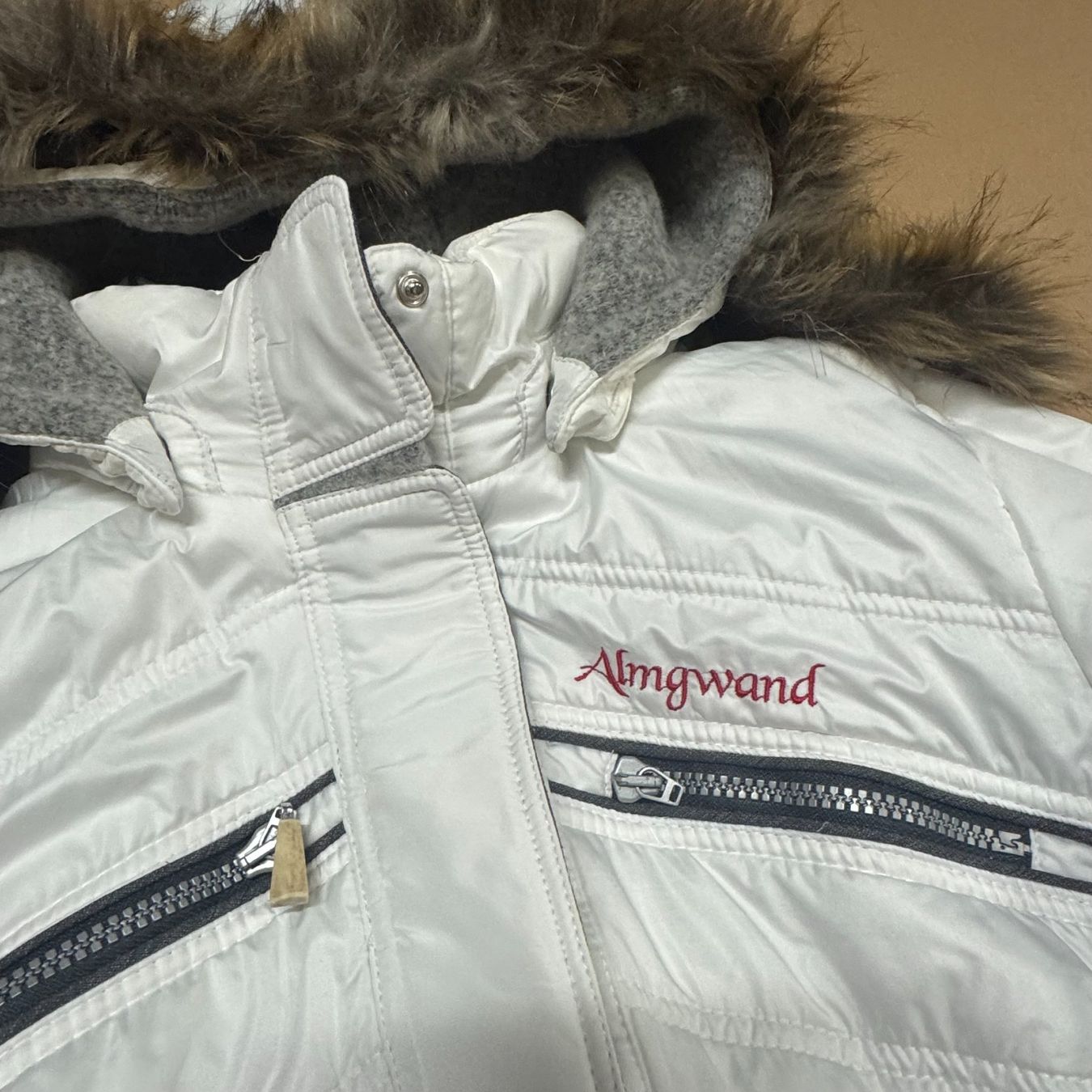 Almgwand Giacche: Almgwand white functional winter jacket warm vintage y2k – Usato da St. Gallen venduto da sourced_limited 1