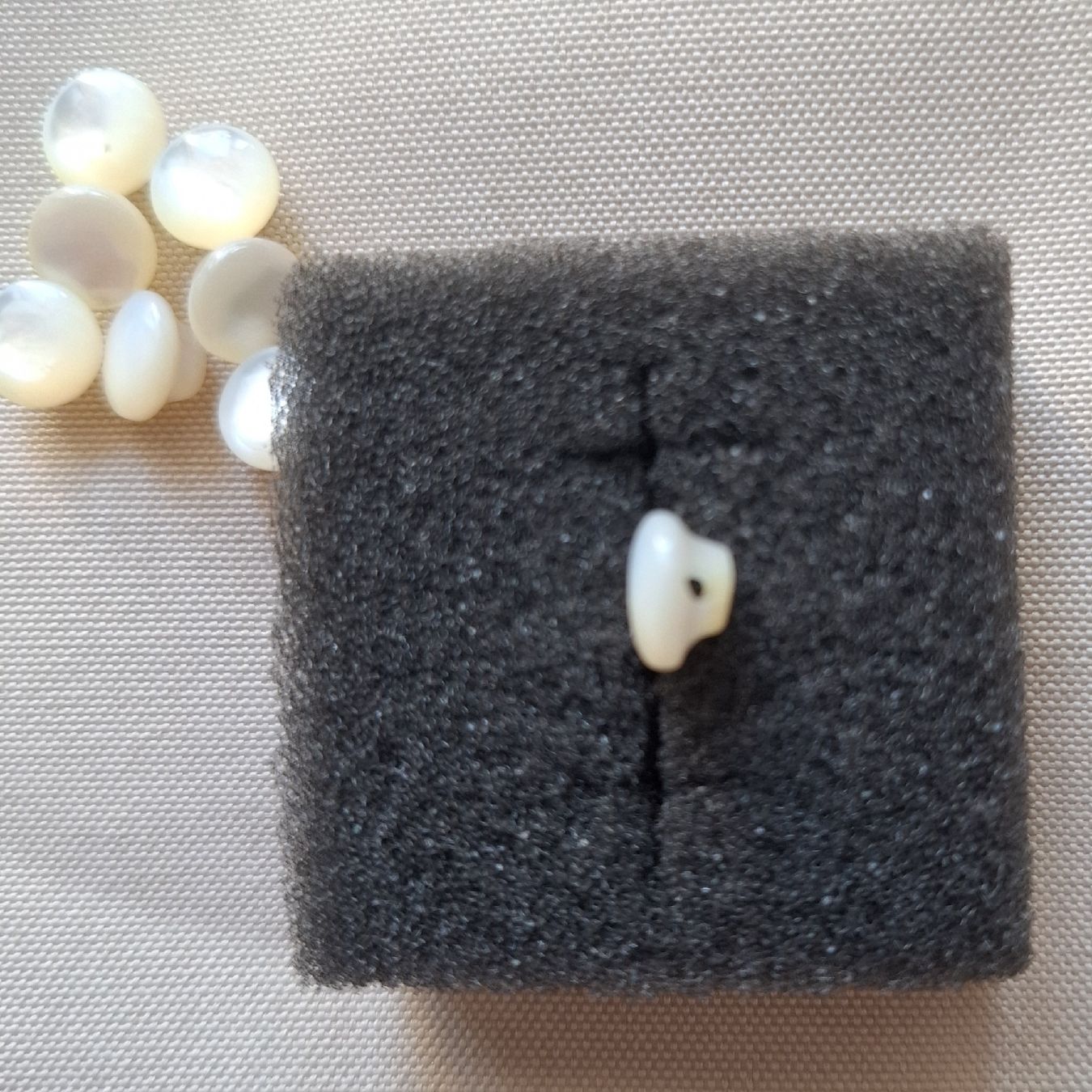Boutons: 8 Glasknöpfe, 8 mm. – D'occasion à Dietikon par Hirschkopf 2