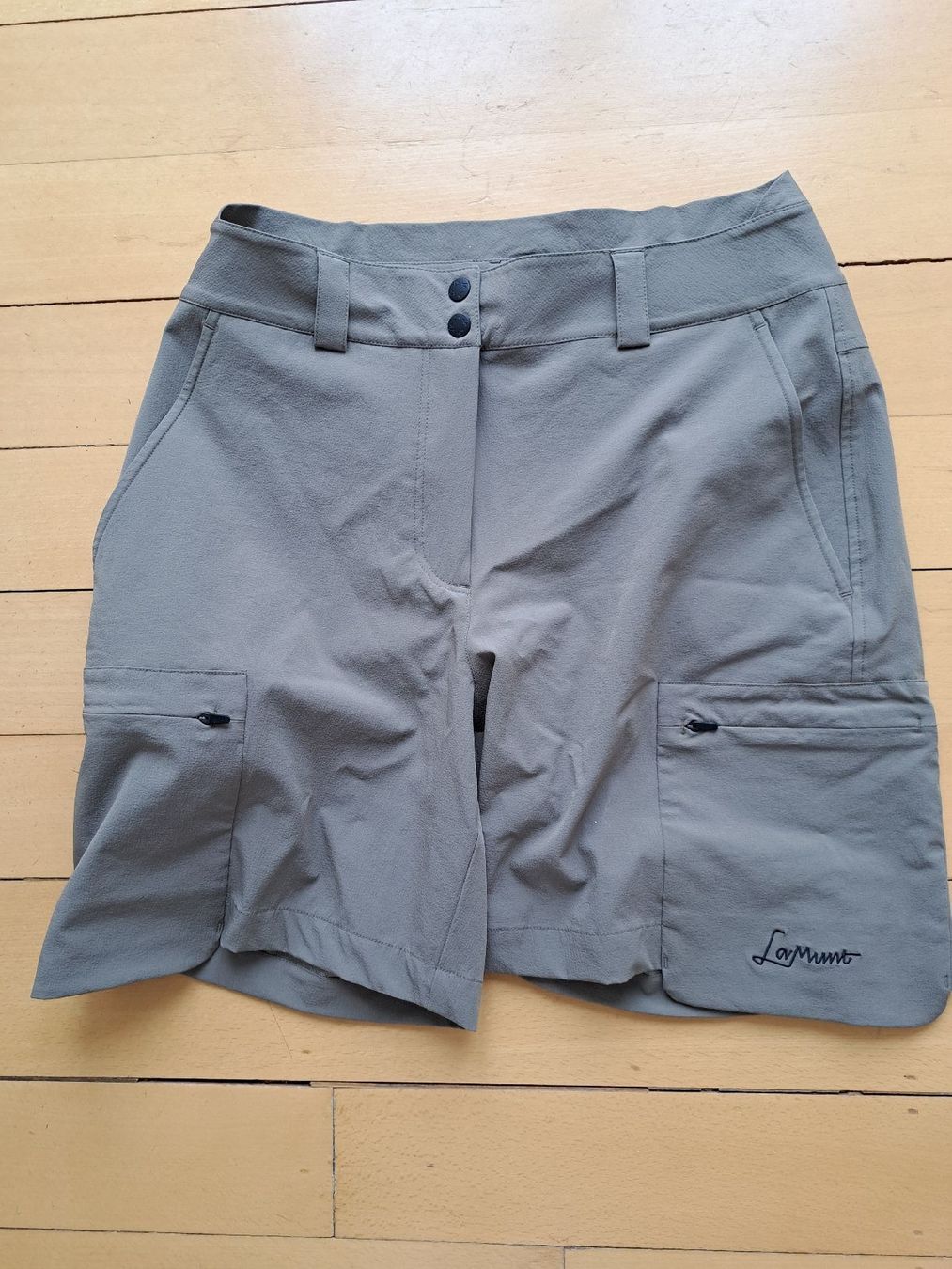 Pantaloni: La Munt Shorts NEU – Nuovo e nell'imballaggio originale da Thalwil venduto da sternenstaub369