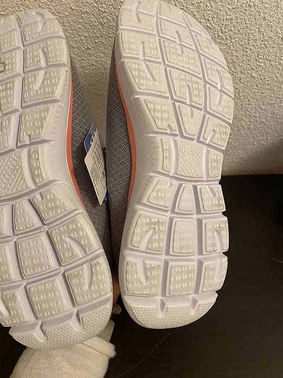 Skechers Chaussures filles: Skechers Gr. 36,5 – Neuf avec emballage d'origine à Sins par bit_rg7j 3