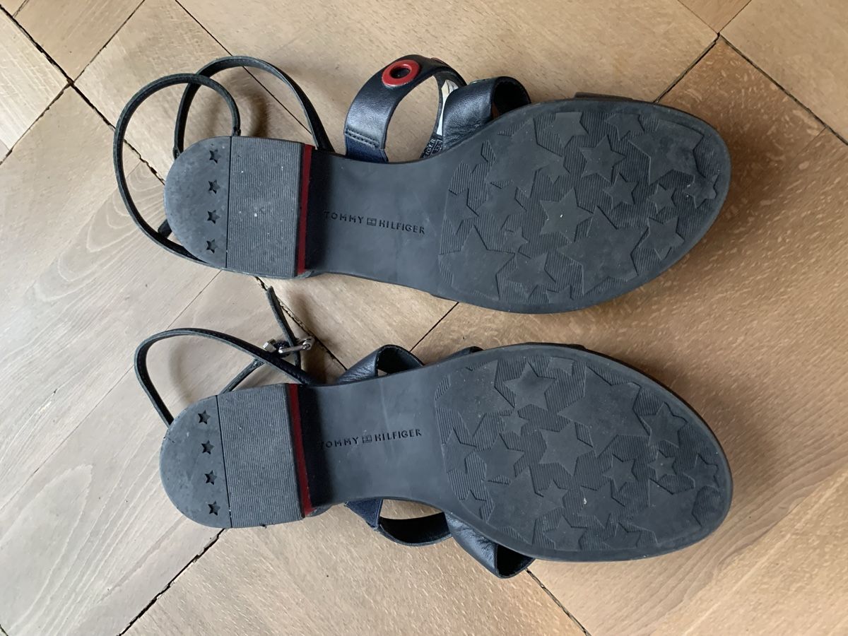 Tommy Hilfiger Scarpe da donna: Sandale à bride Tommy Hilfiger – Usato da La Neuveville venduto da nat_r69j 3