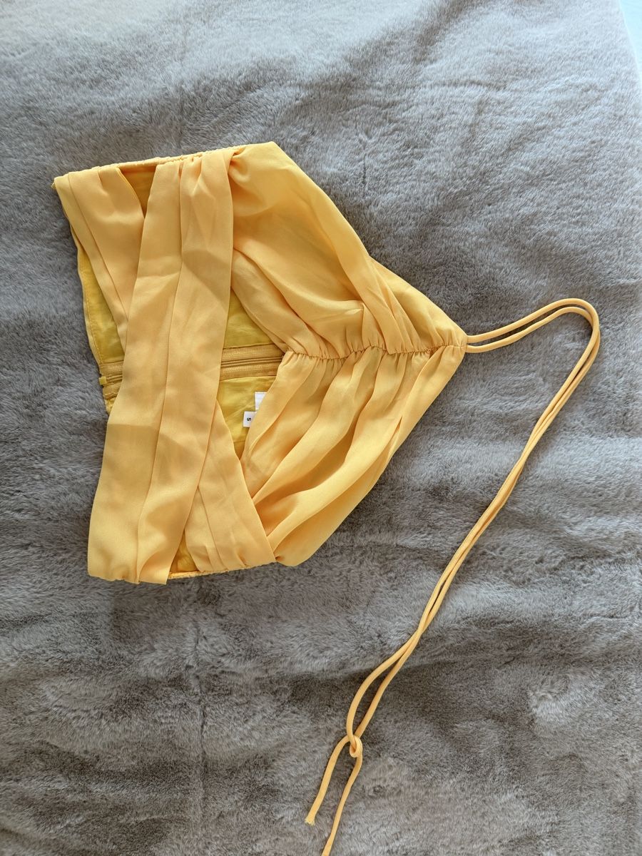 Bershka Top: Superdown Yellow Halter Top - Size S – Nuovo (secondo la descrizione) da Erlenbach ZH venduto da Ma.Pi 2