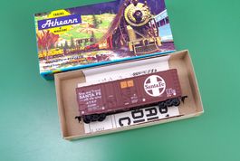 Athearn H0 40" Plug Door Box Car Santa Fe Railroad (USA)