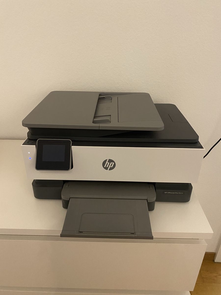 Hewlett Packard Stampanti: HP OfficeJet Pro 8024 Drucker/Kopierer/Scanner – Usato da Basel venduto da lorged
