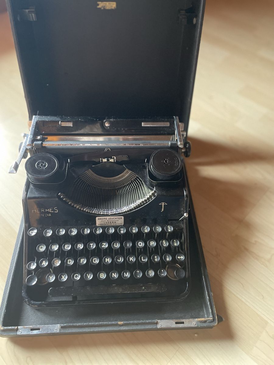 Macchine da scrivere: Antik Schreibmaschine – Usato da Beckenried venduto da ama_nf66