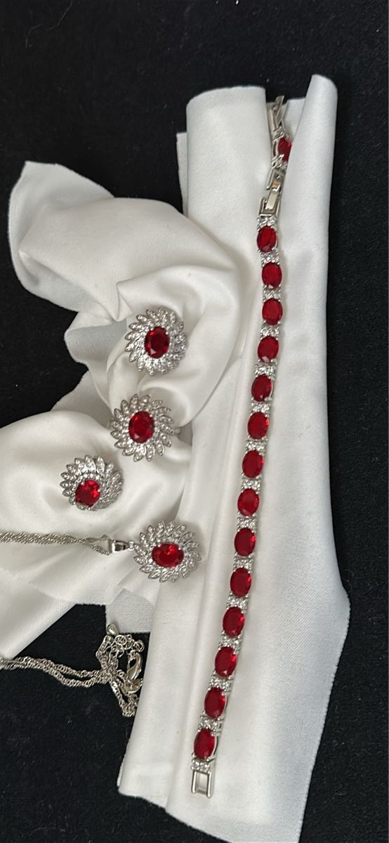 Altri gioielli: Parure élégante avec rubis - collier, bague et bracelet – Nuovo (secondo la descrizione) da La Chaux-de-Fonds venduto da Meliha2008
