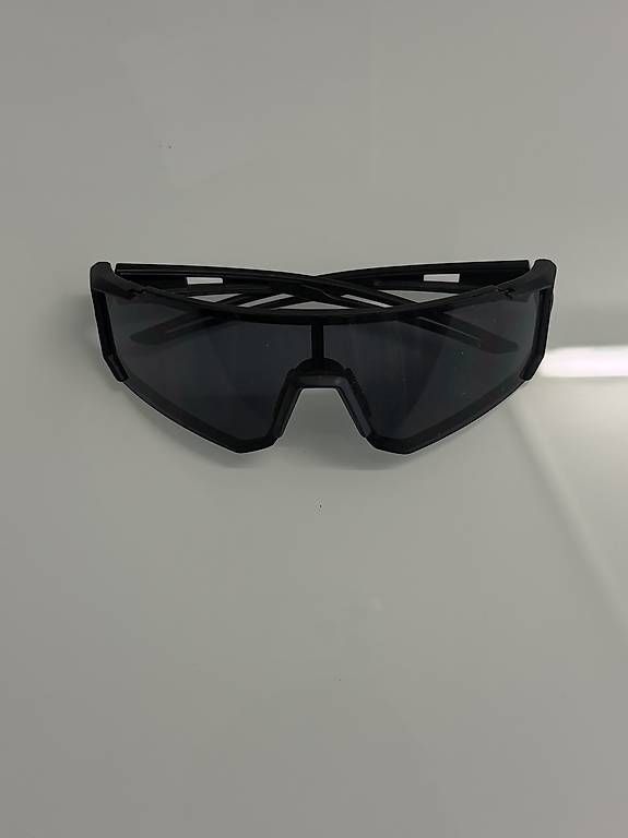 Occhiali & Lenti: SPORTSONNENBRILLE SCHWARZ – Usato da Luzern venduto da nit_z9dx