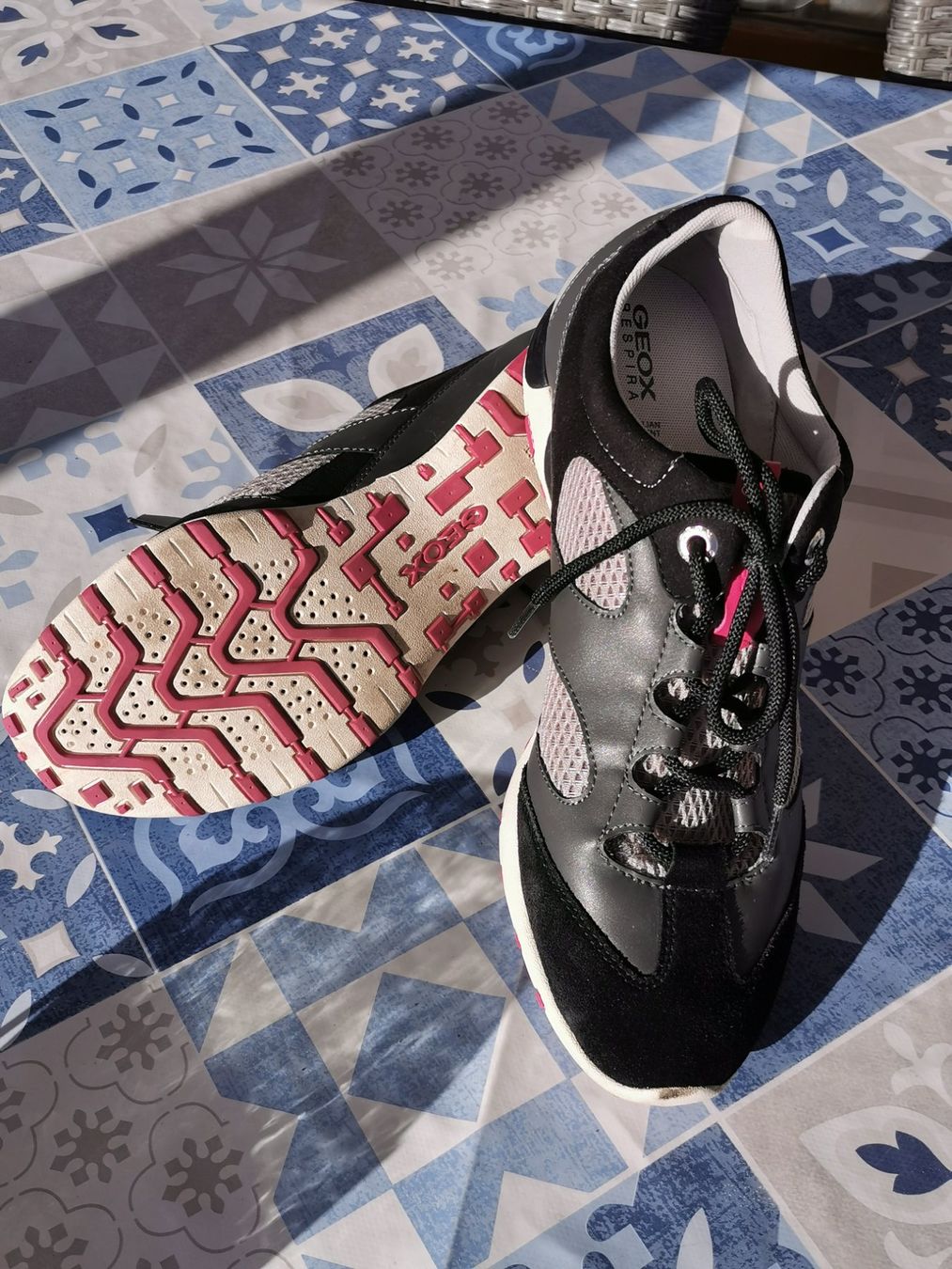 Scarpe da donna: Geox Respira Damen Sneaker Gr. 42 – Usato da Oberwangen b. Bern venduto da Kannenkoenig 1