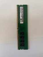 Une barrette de mémoire RAM 16 Go DDR4 (2666 MHz)