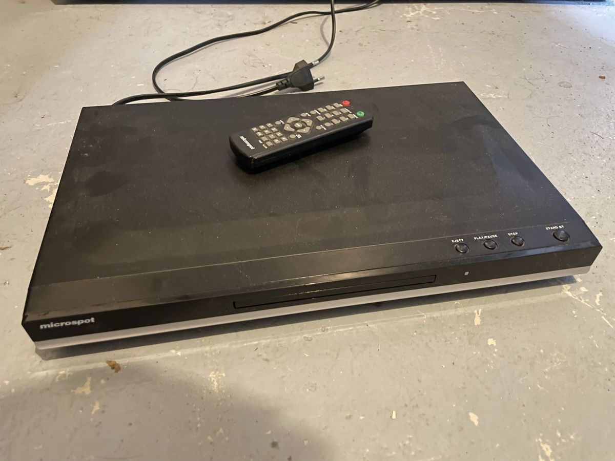 Microspot Lecteur multimedia & Streamer: Microspot DVD Player mit Fernbedienung – D'occasion à St. Gallen par luisel96
