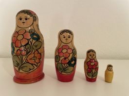Vintage Matroschka Babuschka Holzpuppen, 4-teilig handbemalt