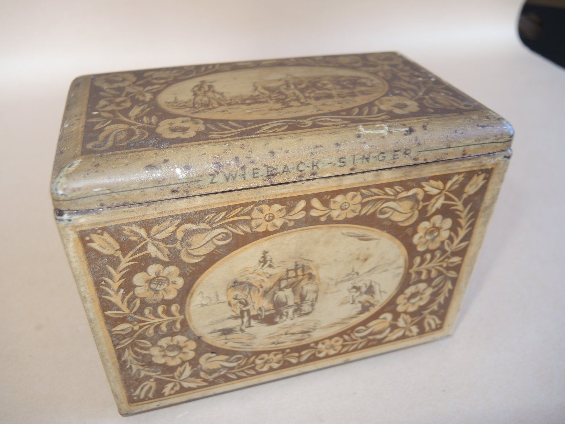 Dosen: Blechdose Blechbüchse ZWIEBACK SINGER  Vintage – Gebraucht aus Rorschach von maeck8