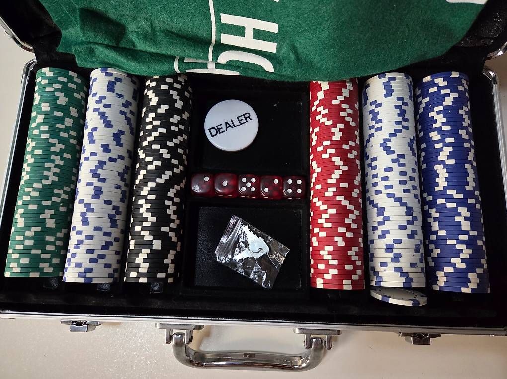 Jeux: Pokerkoffer, solides Material – D'occasion à Rieden AG par sar_9f6s 1