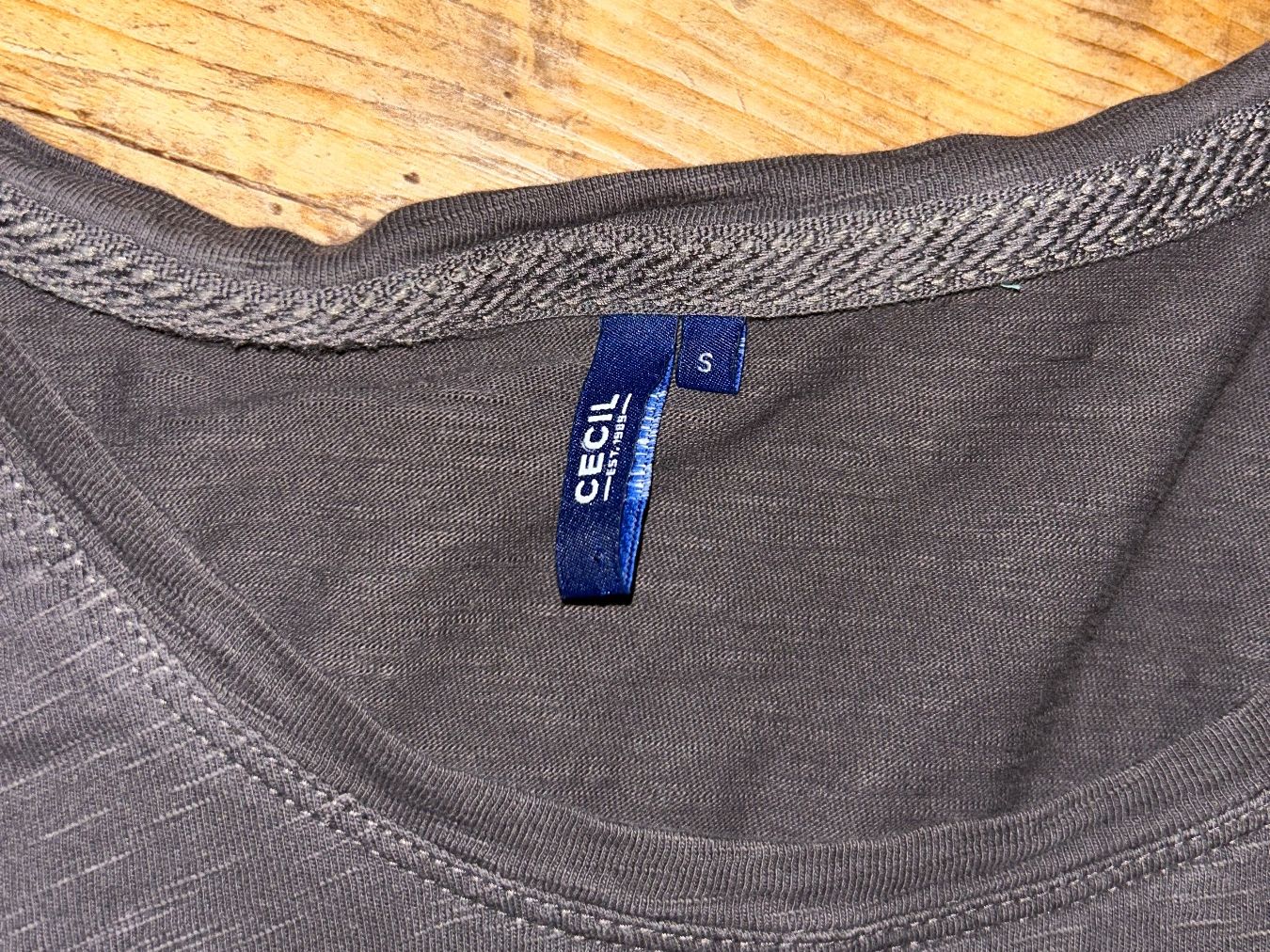 Cecil T-shirt: Angenehmes Langarmshirt Cecil S - neuwertig – Nuovo (secondo la descrizione) da Safenwil venduto da 2hand_aber_wertvoll 1