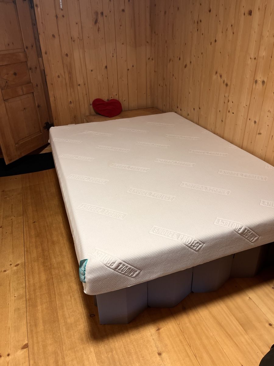 Lits: Kartonbett  – D'occasion à Vals par rhe_ng5v