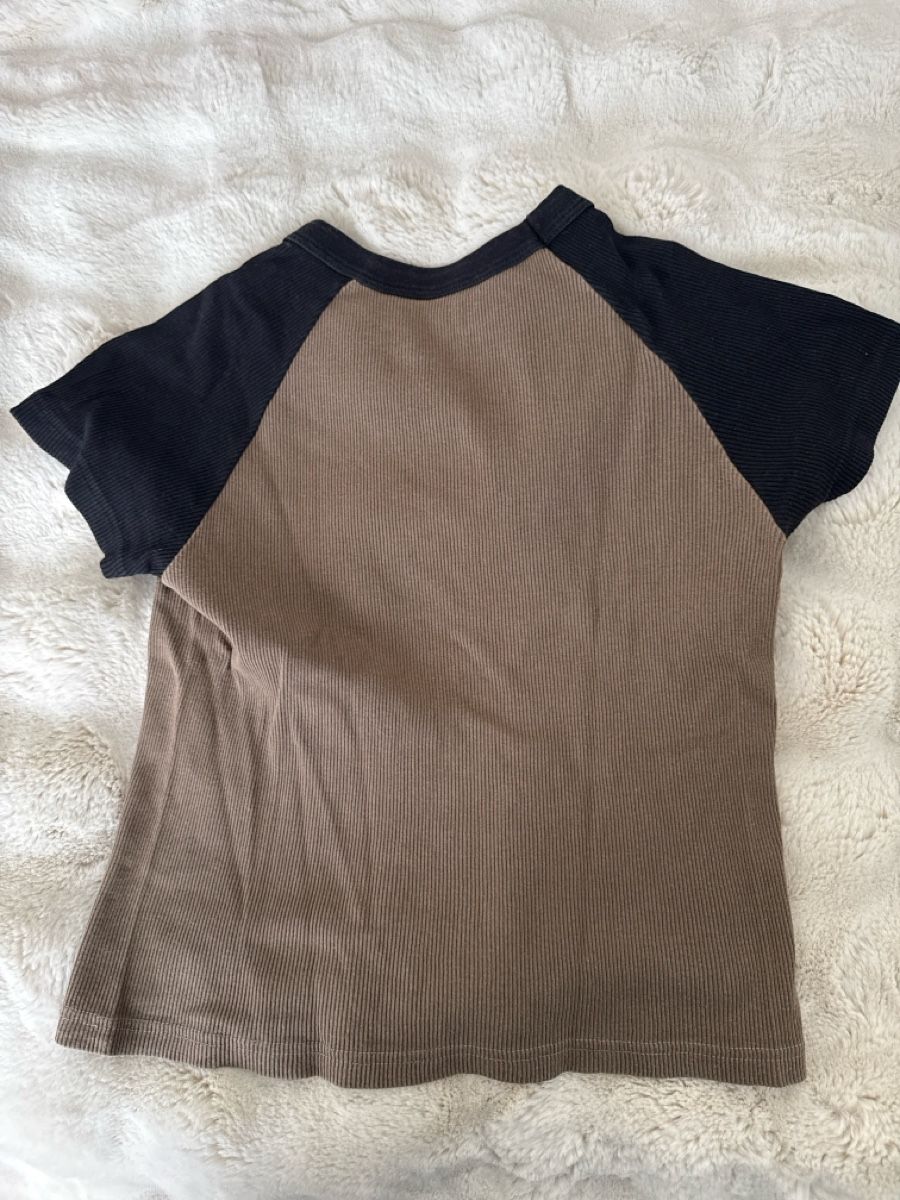 Brandy Melville T-shirt: Brandy Melville T-Shirt – Nuovo (secondo la descrizione) da Weisslingen venduto da f7x_9sj2 1