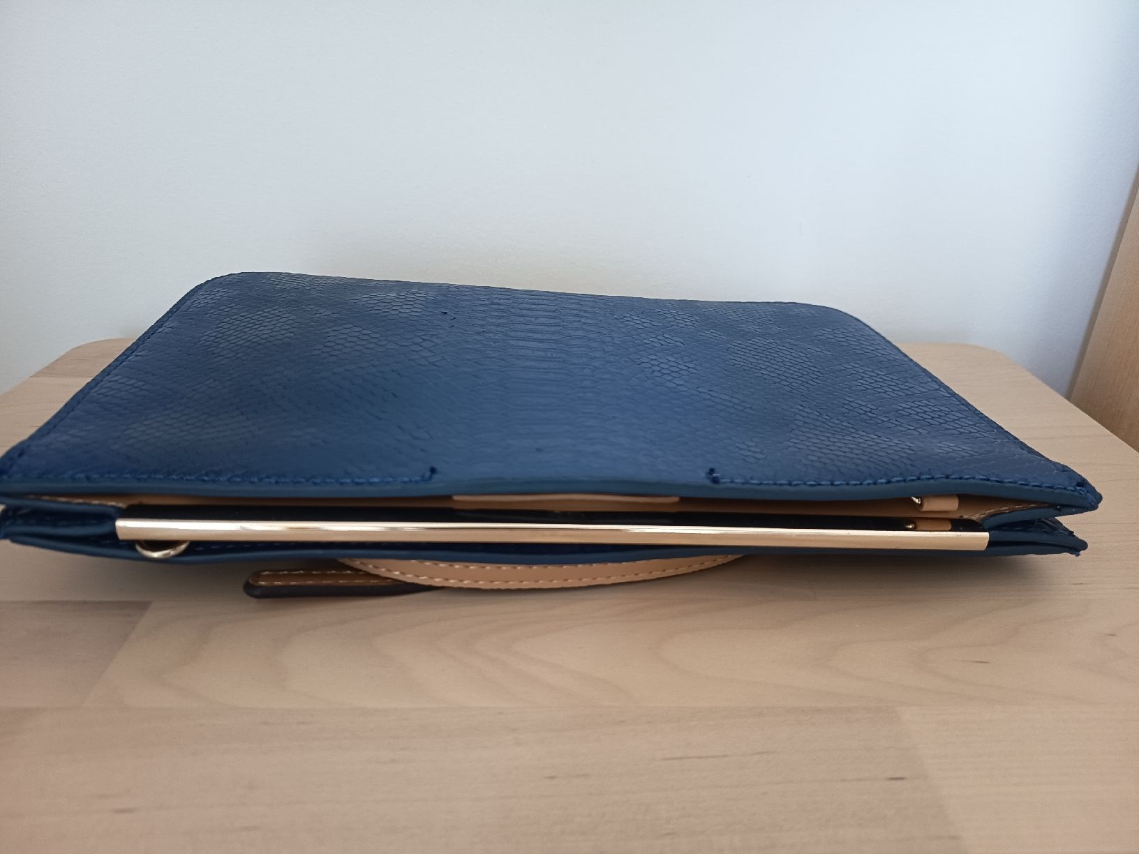 Zara Taschen für Damen: Clutch bag blue snakeskin pattern with strap  – Gebraucht aus Basel von beg_6v7r 2
