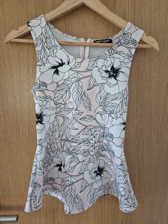 Joli top fleuri, idéal pour l'été - Taille S/36 comme neuf