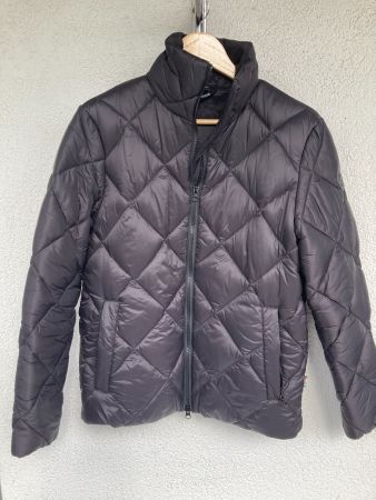 Schwarze Steppjacke. Gr. 36