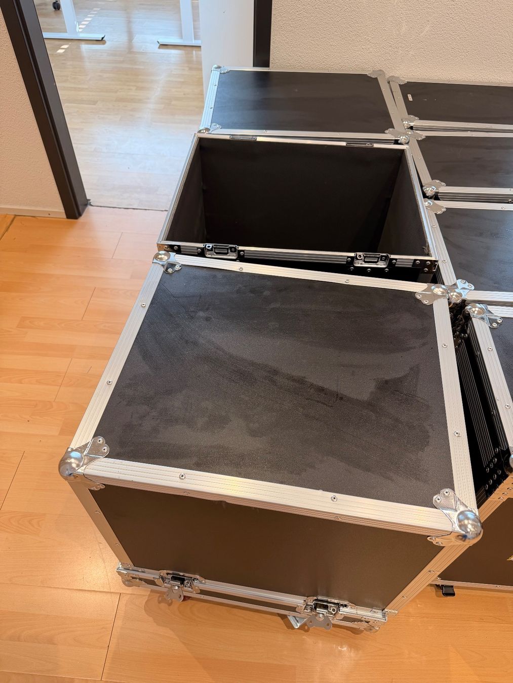 Casse di trasporto: Roadinger Flightcase (Box/Transportkiste) mit Rollen – Usato da Zug venduto da OrturMullerMac 3