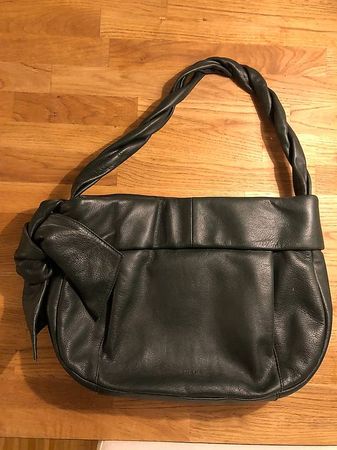 Schultertasche in dunkelgrün der Marke Furla