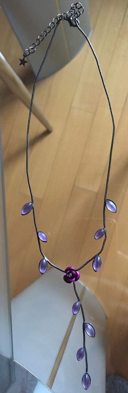 Catenine: Collier violet goutte et rose – Usato da Genève venduto da Libellule477