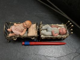 Antike Puppenstubebaby's und Bettchen,