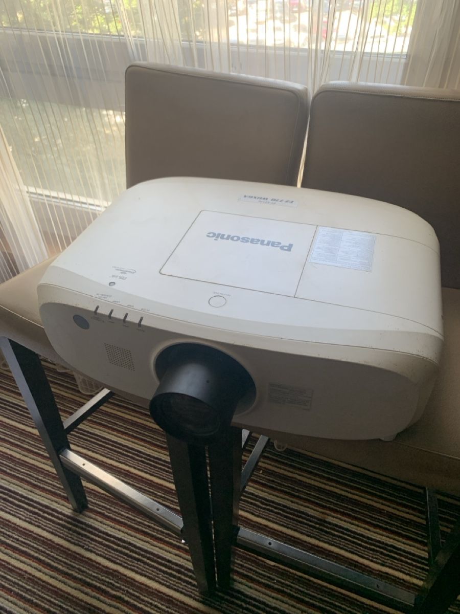 Panasonic Proiettori: Panasonic PT-EZ770 WUXGA Projektor Beamer – Usato da Opfikon venduto da Safside