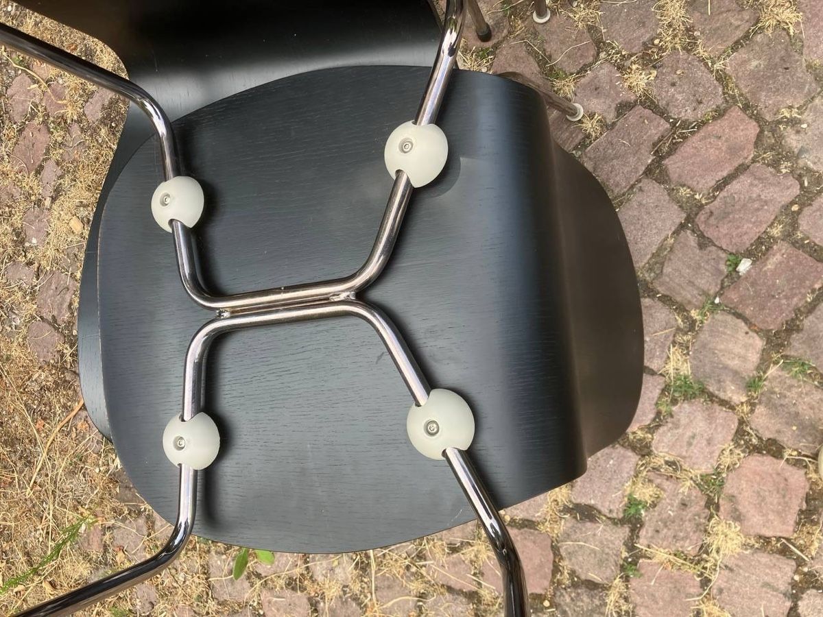 Sedie: Set aus vier schwarzen Stühlen mit Metallbeinen – Usato da Muttenz venduto da stamar12 2