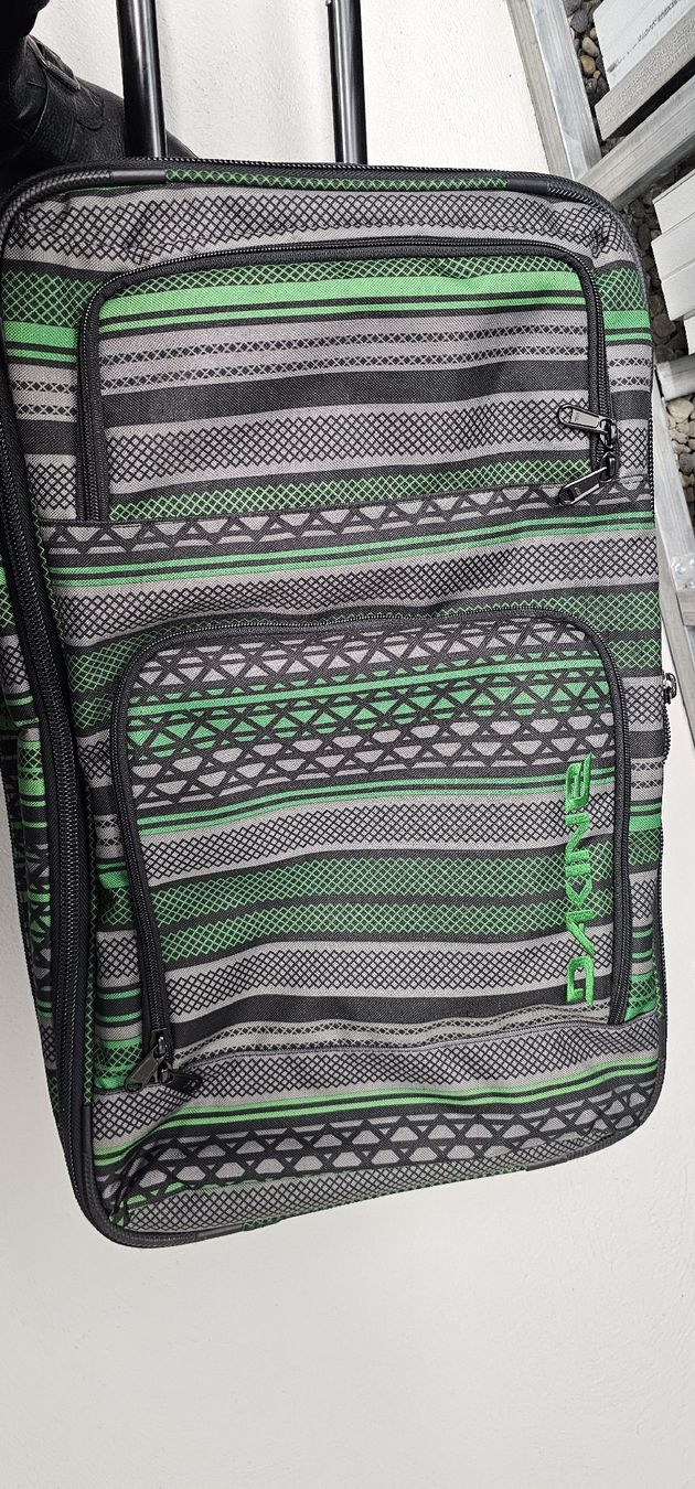 Dakine Reisekoffer: Dakine Rollkoffer neuwertig 49Liter – Neu (gemäss Beschreibung) aus Zürich von Daniela51 3