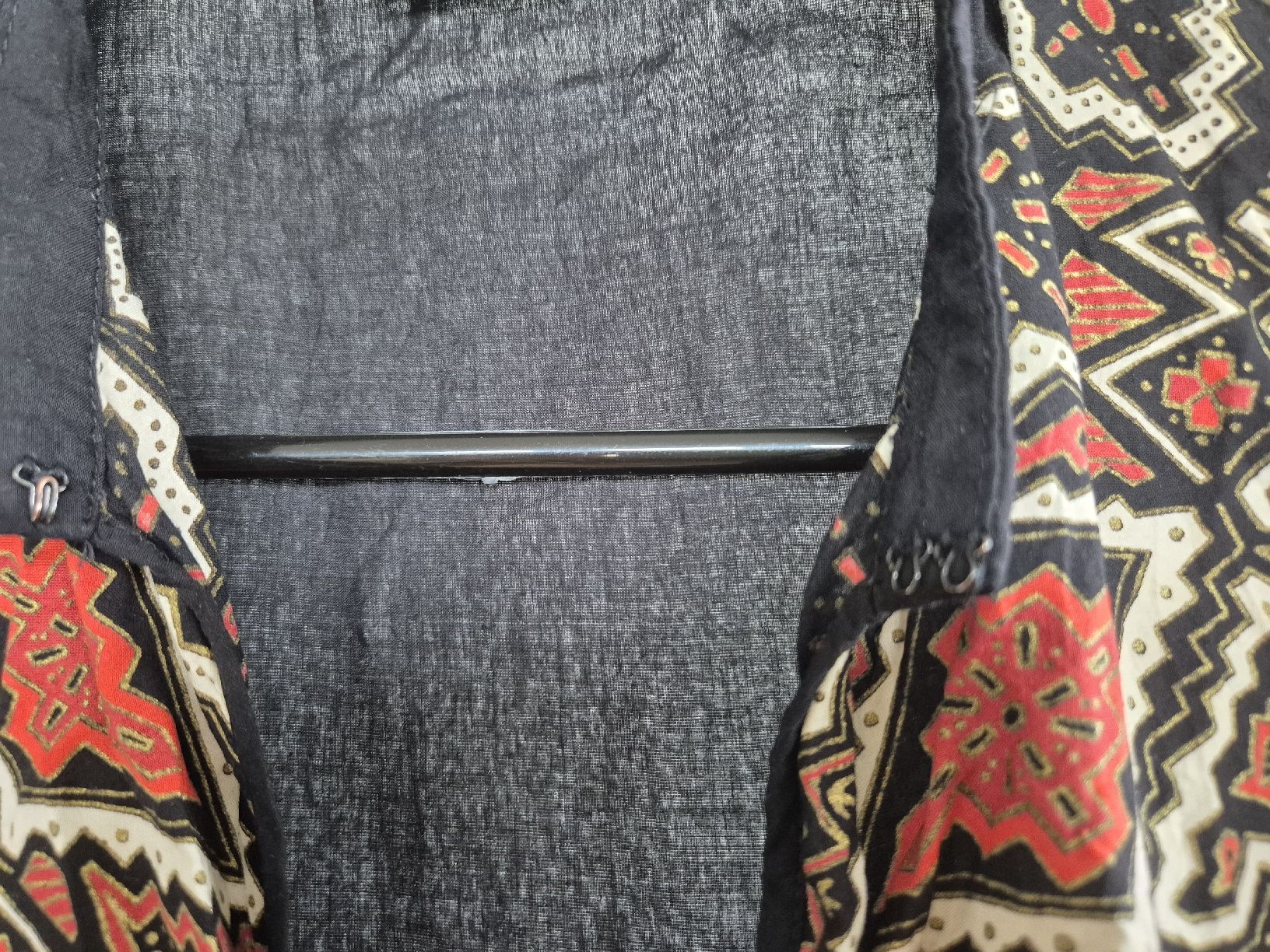 Top: Sommer Boho Top ärmellos schwarz rot gemustert – Usato da Bern venduto da miruslav 1