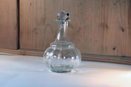 Antike Glas-Karaffe um 1900 / Likörflasche  mit Stopfen