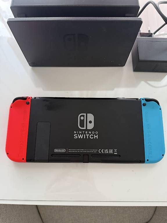 Consoles: Nintendo Switch 1  Konsole  – D'occasion à Olten par leoniee290118 1