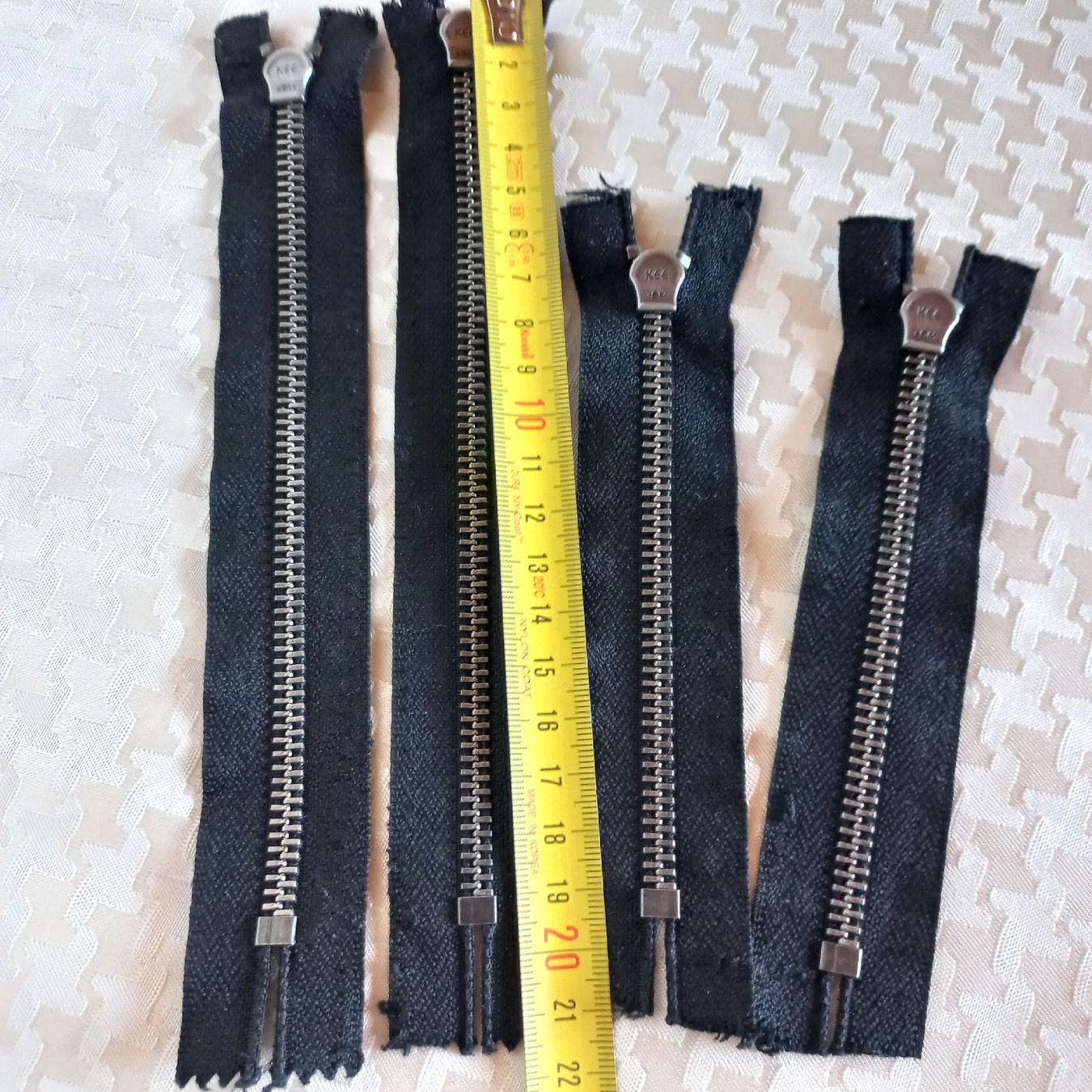 Tessuti: Lot de 4 fermetures éclair KEE noires métal  – Nuovo (secondo la descrizione) da Dompierre FR venduto da fat_xth5 4