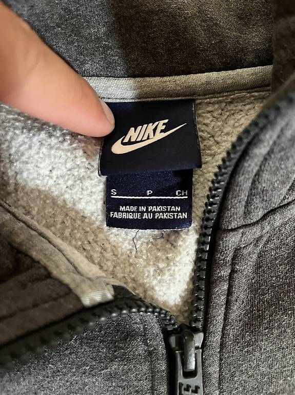 Nike Giacche: Nike Jacke Grau – Nuovo (secondo la descrizione) da Ottoberg venduto da yvonne.graenacher 1