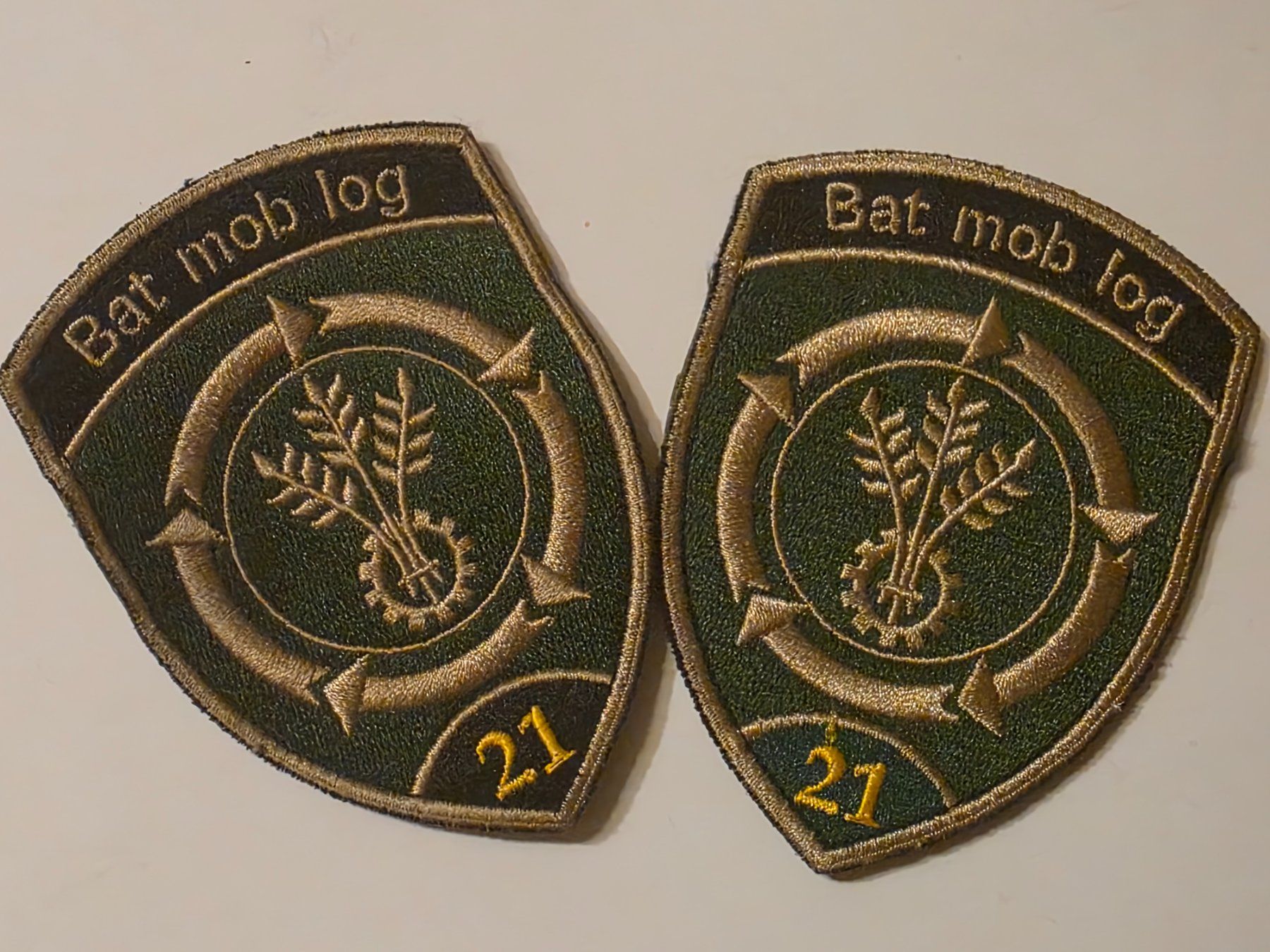 Schweizer Armee Placchette & Badge: Duo Abzeichen Logistik Badge Bat mob log 21 klett – Nuovo (secondo la descrizione) da Nyon venduto da freetoys08