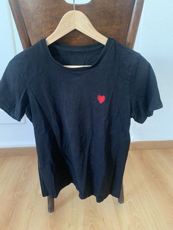 T-Shirt schwarz mit Herz Grösse M