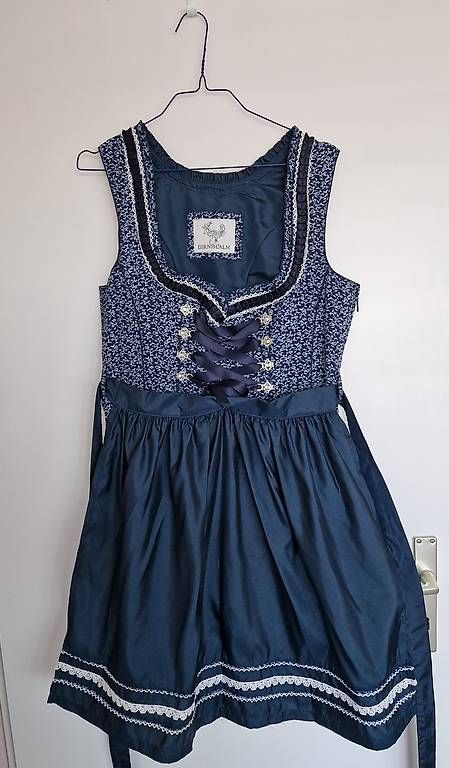 Kleider: Dirndl blau/weiss M – Gebraucht aus Bubikon von jea_mw2d