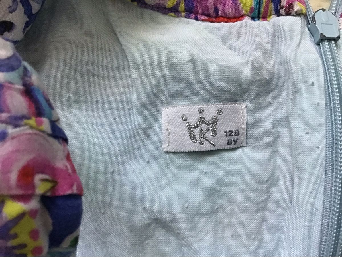 Kleider & Röcke: Süsses Mädchen Sommerkleid Gr. 128 bunt gemustert – Gebraucht aus Seuzach von Tureda 1