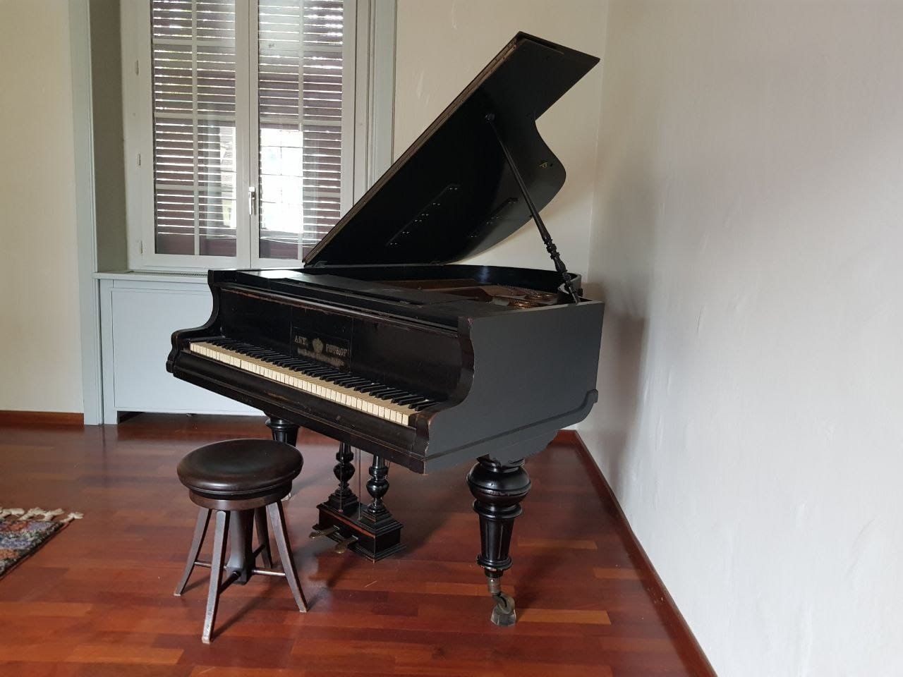 Strumenti musicali: Piano Petrof – Usato da Sierre venduto da Gunavvan 1