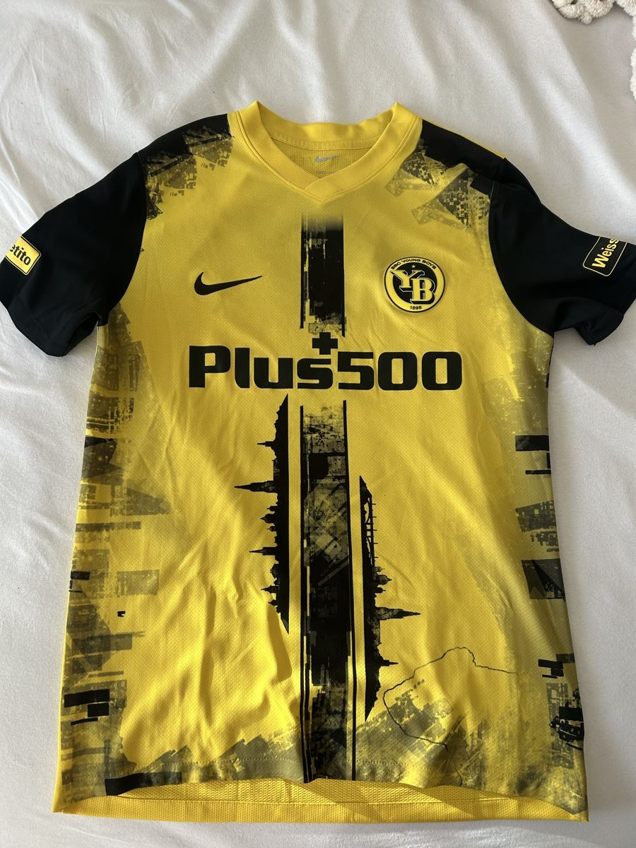 Young Boys Canottiere & Pantaloni: YB-Cuptrikot 2023/24 – Nuovo e nell'imballaggio originale da Steffisburg venduto da jea_j2vh