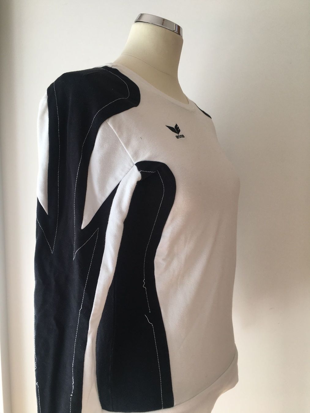 Pullover & Sweatshirts: Sweatshirt / Erima / schwarz weiss / 34 / XS – Gebraucht aus Zürich von laudomai 2