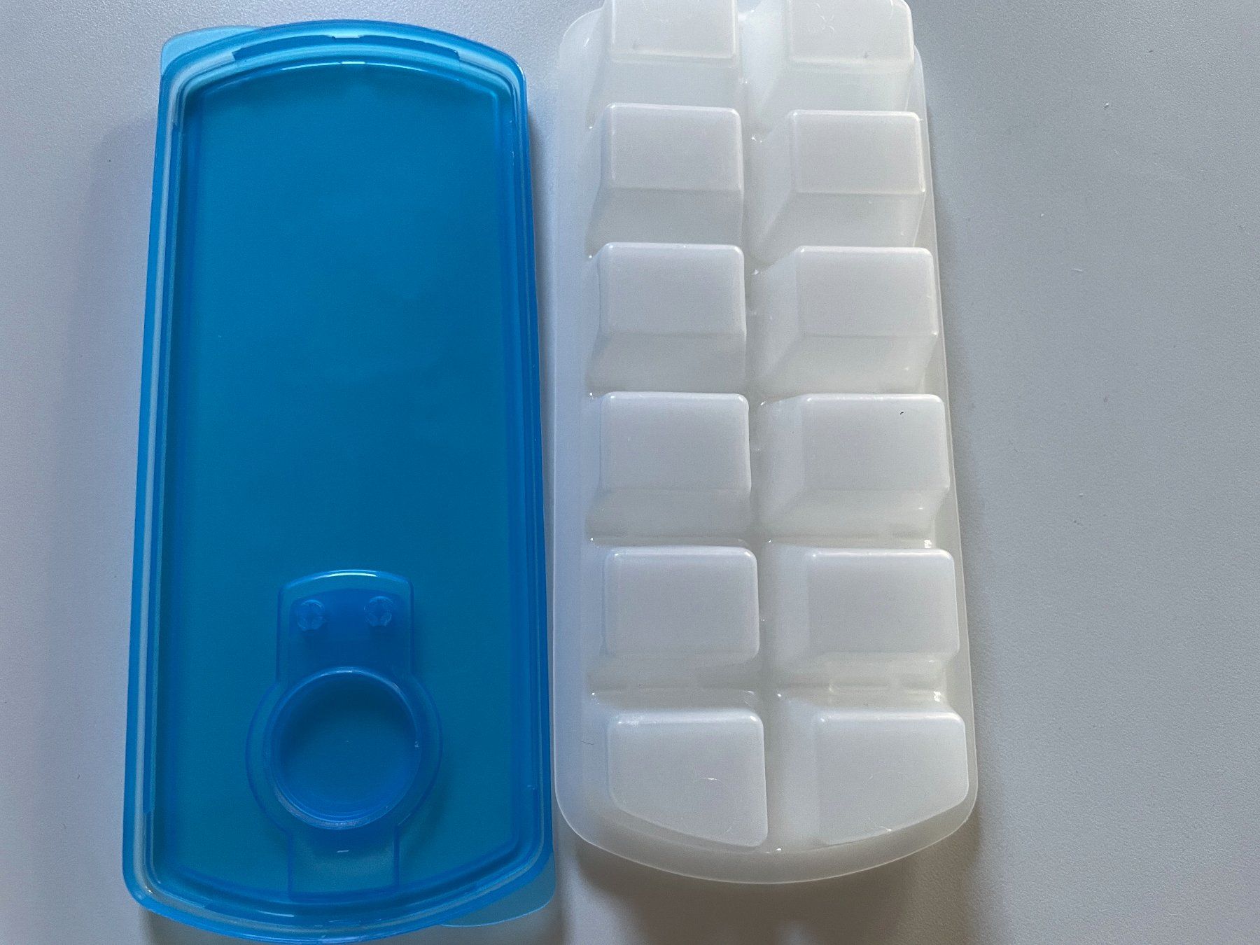 Behälter & Ähnliches: Eiswürfelform mit Deckel 12 Fächer neu – Gebraucht aus Affeltrangen von Mowgli_123 2