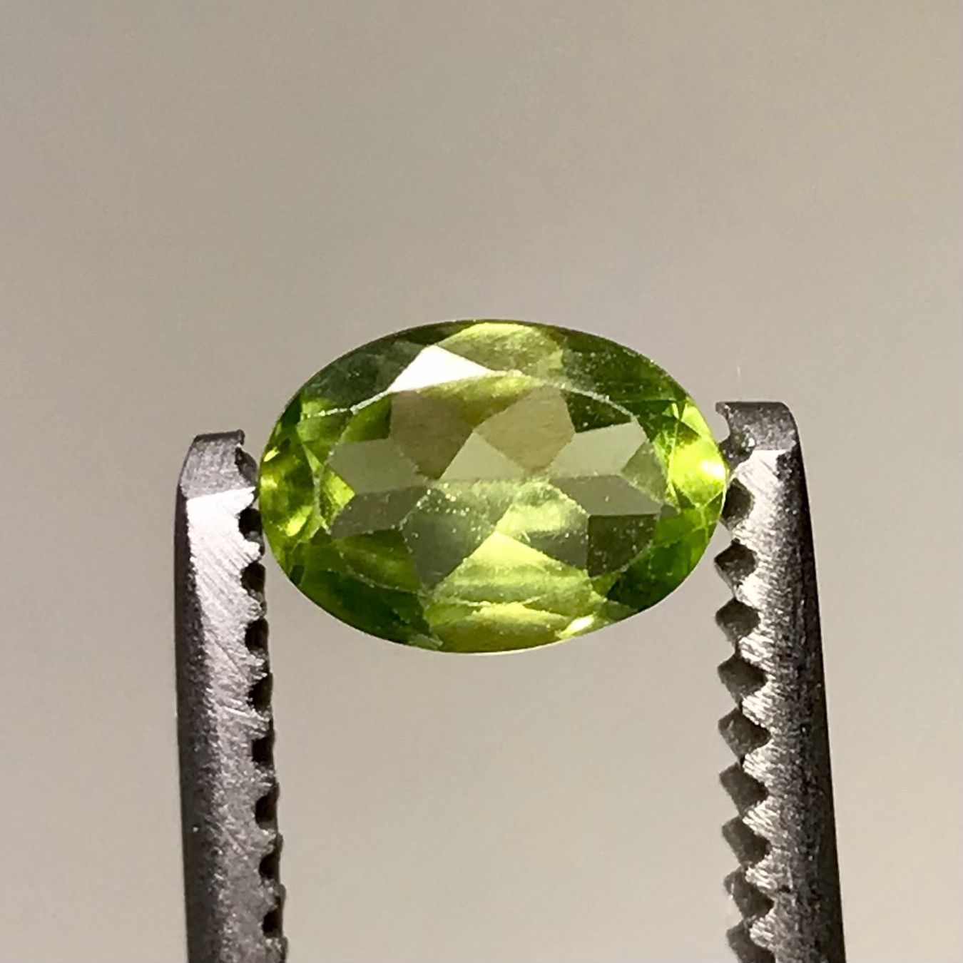 Pietre preziose: kleiner Peridot Edelstein, 0.7 Karat, oval – Nuovo (secondo la descrizione) da Biel venduto da djvalbnc 1