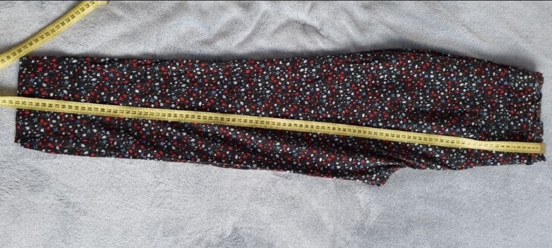 Zara Pantaloni: Zara Basic Hose mit Blumenmuster, Grösse xs – Usato da St Gallen venduto da vir_5kgt 2