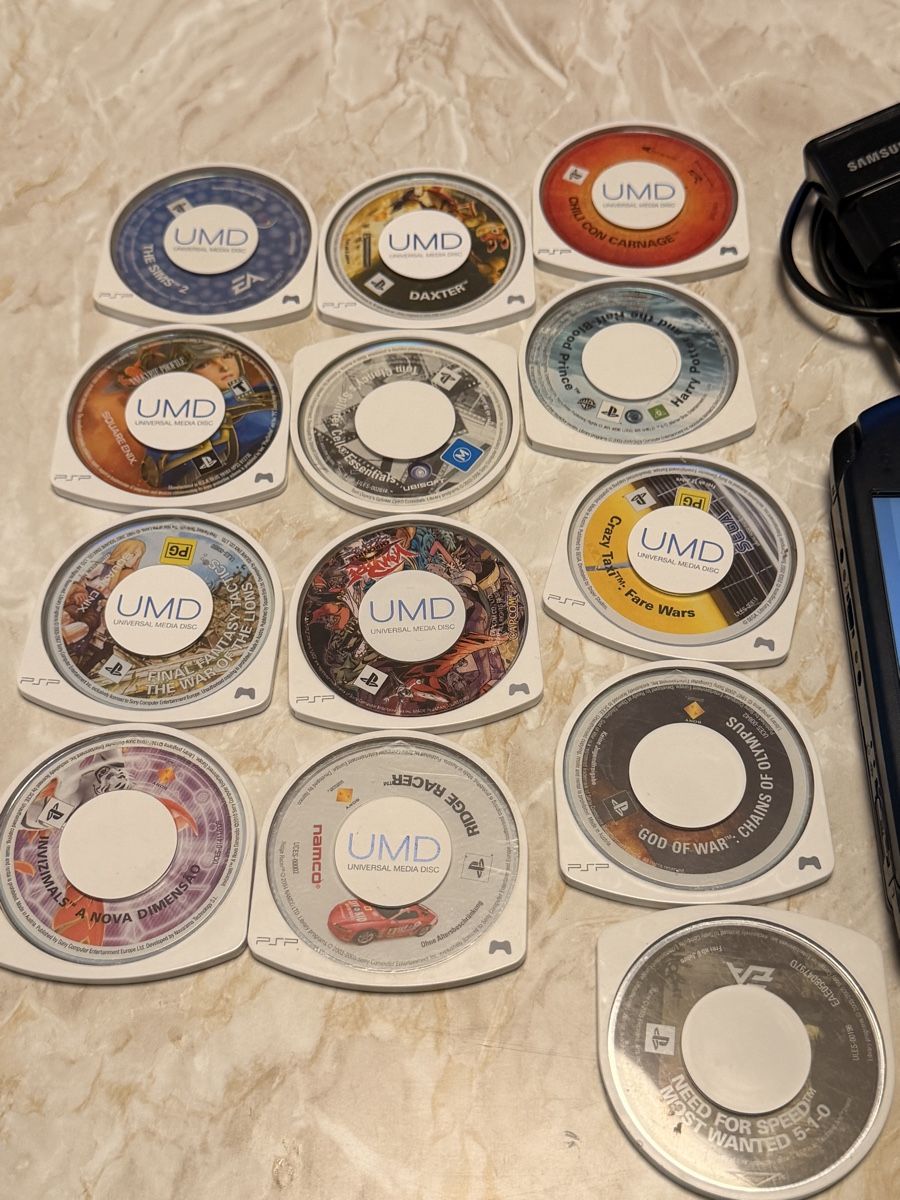 Sony Console: PSP avec 12 jeux UMD – Usato da Grenchen venduto da 24.07LD 1